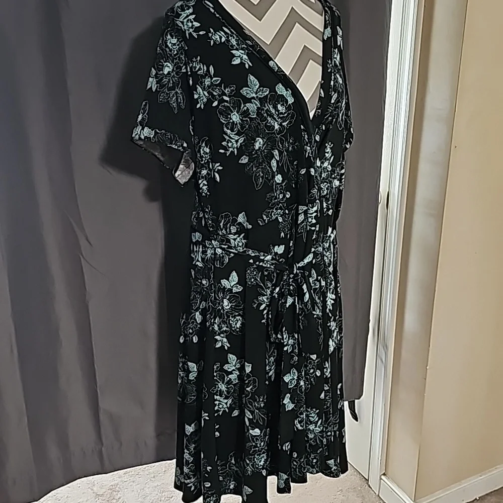 Dress - Picture 3 of 5